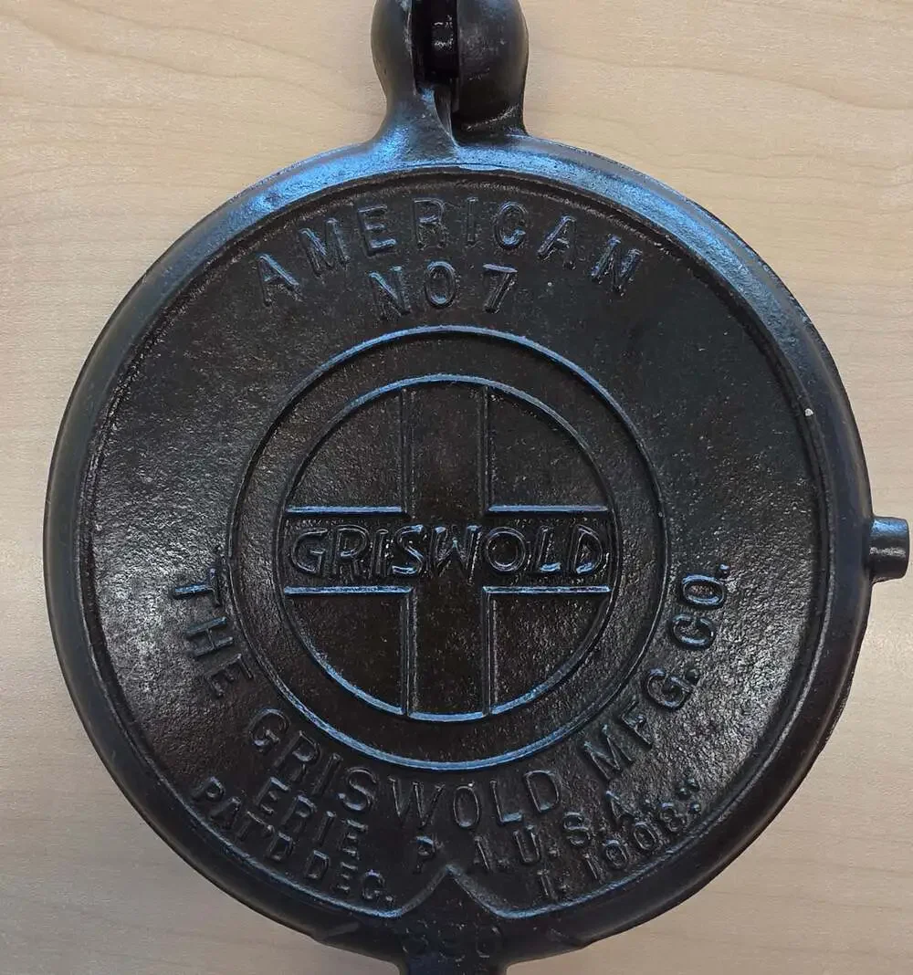 Vintage Griswold American No. 7 Cast Iron Waffle Maker 390 Erie PA Pat'd 1908
